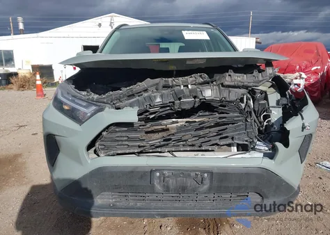 2023 Toyota Rav4 Xle z USA, uszkodzony, nr VIN 2T3P1RFV6PW372791